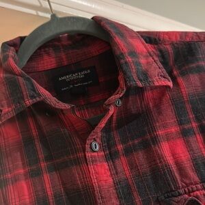 American Eagle Outfitters Red Plaid Men's Shirt Size Small
